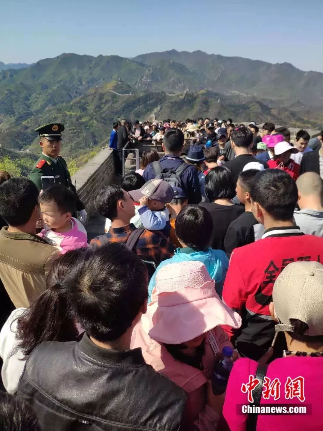 全国各大稍微有点名气的旅游景点 体验一下什么叫做"人潮拥挤我能