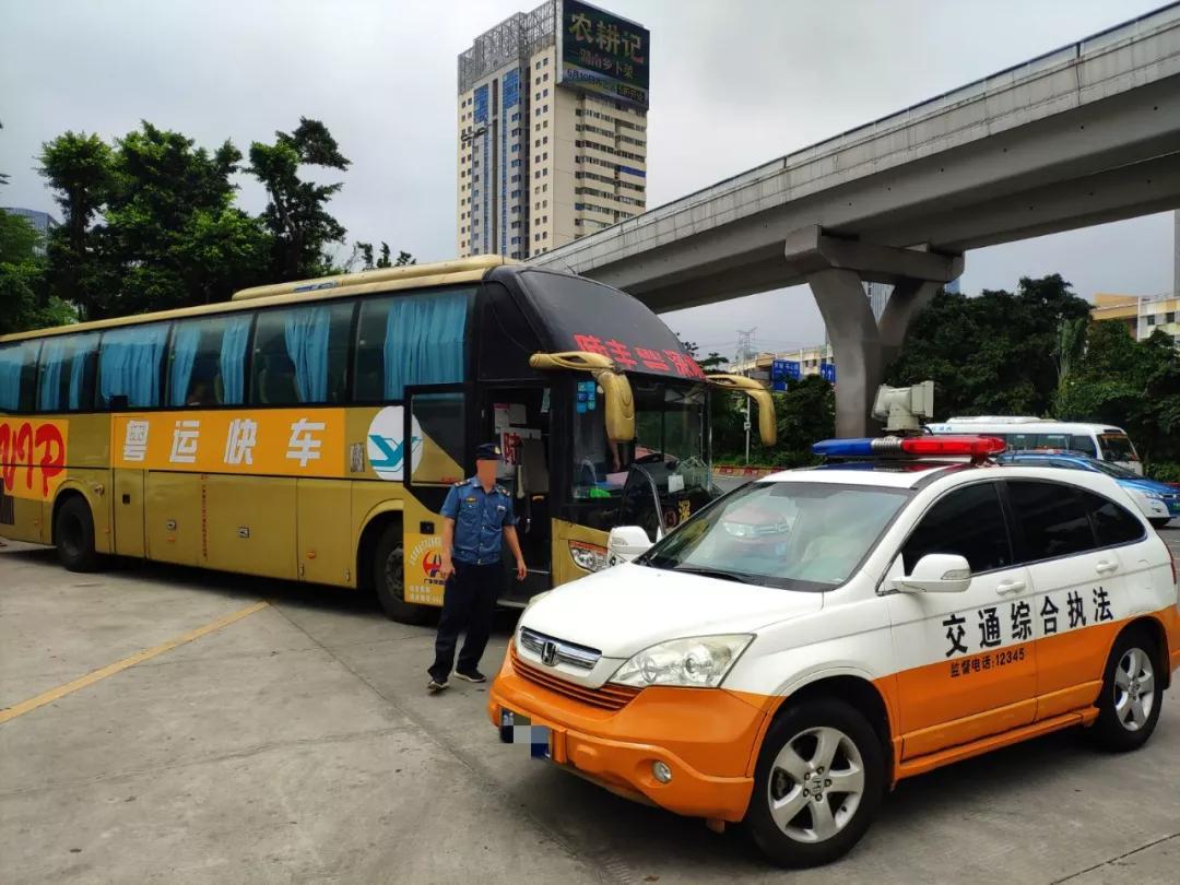 大巴司机开3小时没上高速横跨半个深圳兜客乘客怒了