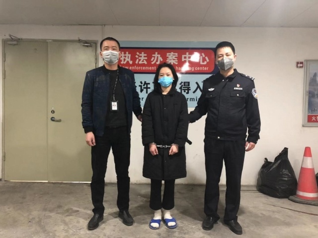 1月28日,30日,深圳龙岗警方先后抓获两名"以售卖口罩名义实施诈骗"的