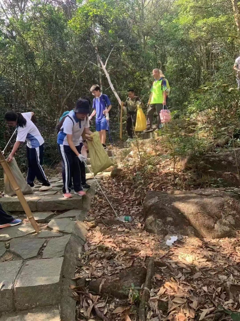 好样的深圳学子七天成功登顶十座山峰还化身追圾手