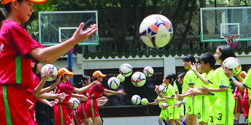 广州过半中小学设足球课