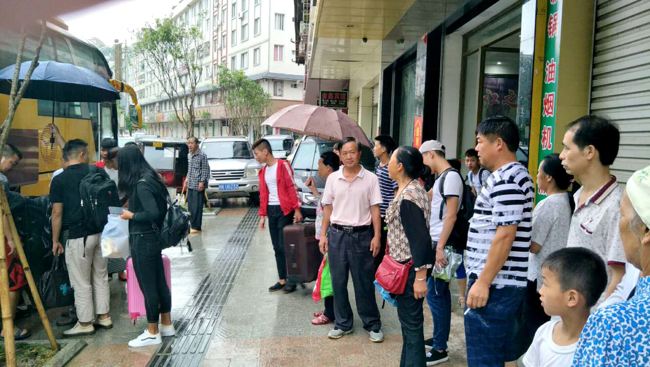 开启人生新起点——“桂深雨露直通车”第一批学生顺利抵达深圳市携创技工学校