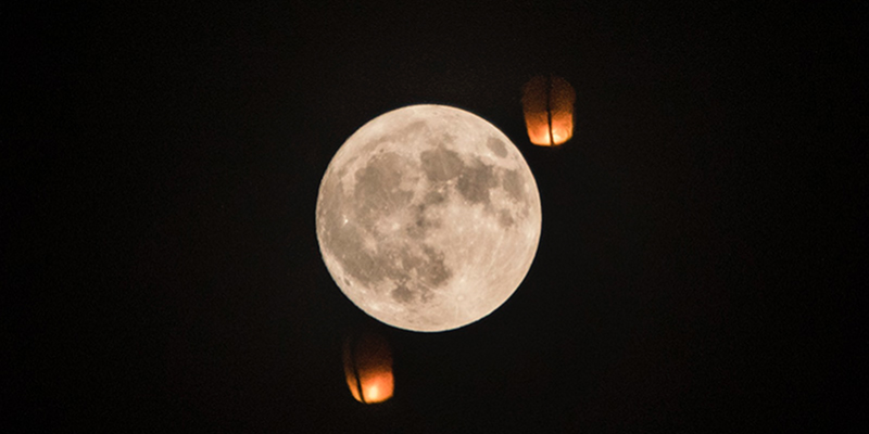 又到中秋，朋友圈又玩起了“晒月亮”比赛，来看南都记者拍的月亮