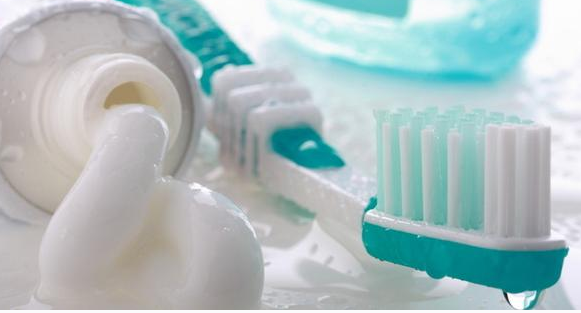 中草药牙膏能防治牙龈出血？原来加了处方药！