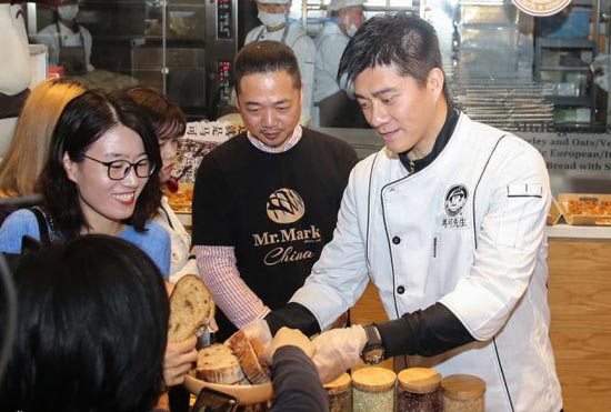 奥运冠军傅海峰点赞的马可先生面包，从台湾到广州开店了！