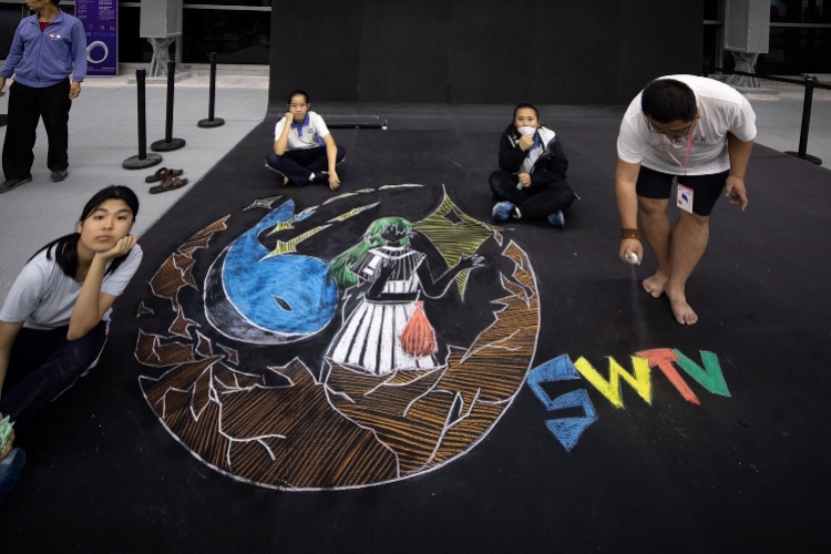 深圳学生巨幅墙绘刷爆朋友圈,还获邀参加深圳市设计周