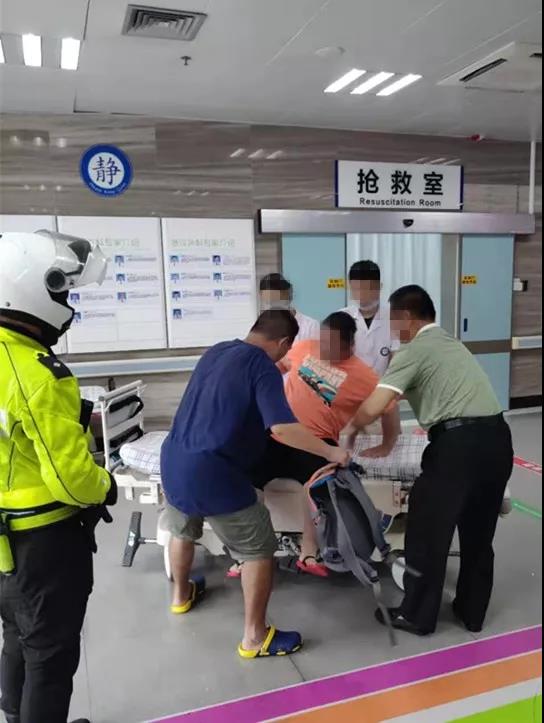 快！快！快！两名临产孕妇被堵路上，交警紧急救援…… _深圳24小时_深新闻_奥一网