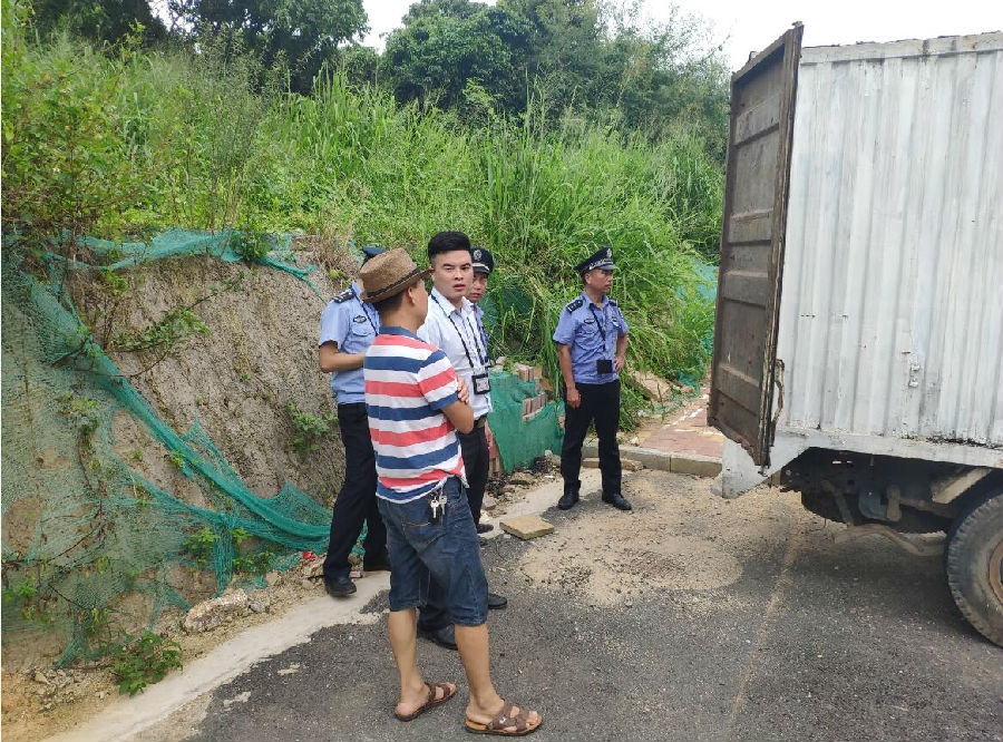 燕罗网格员协助查处3000斤"黑柴油"