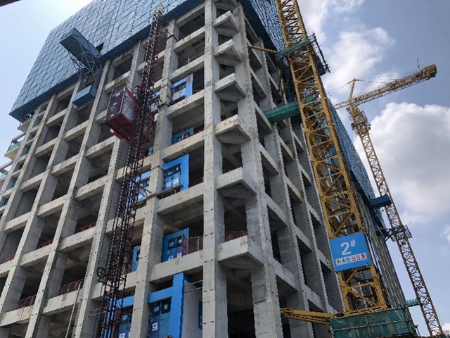 深圳一在建大厦被追讨45万元工资,施工方却称已结清,社区介入