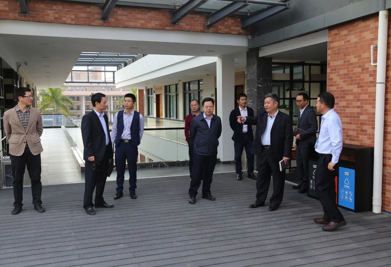 新安中学集团华胜实验学校结对帮扶工作会议召开