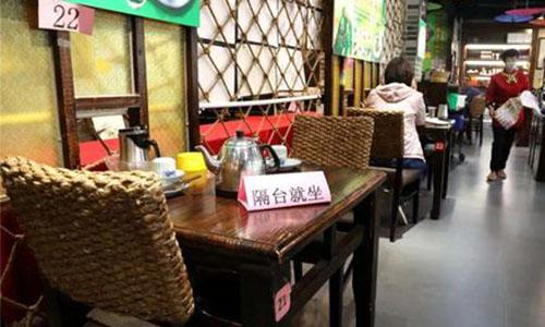 深圳堂食陆续解封 高峰时段有餐饮店顾客需等位