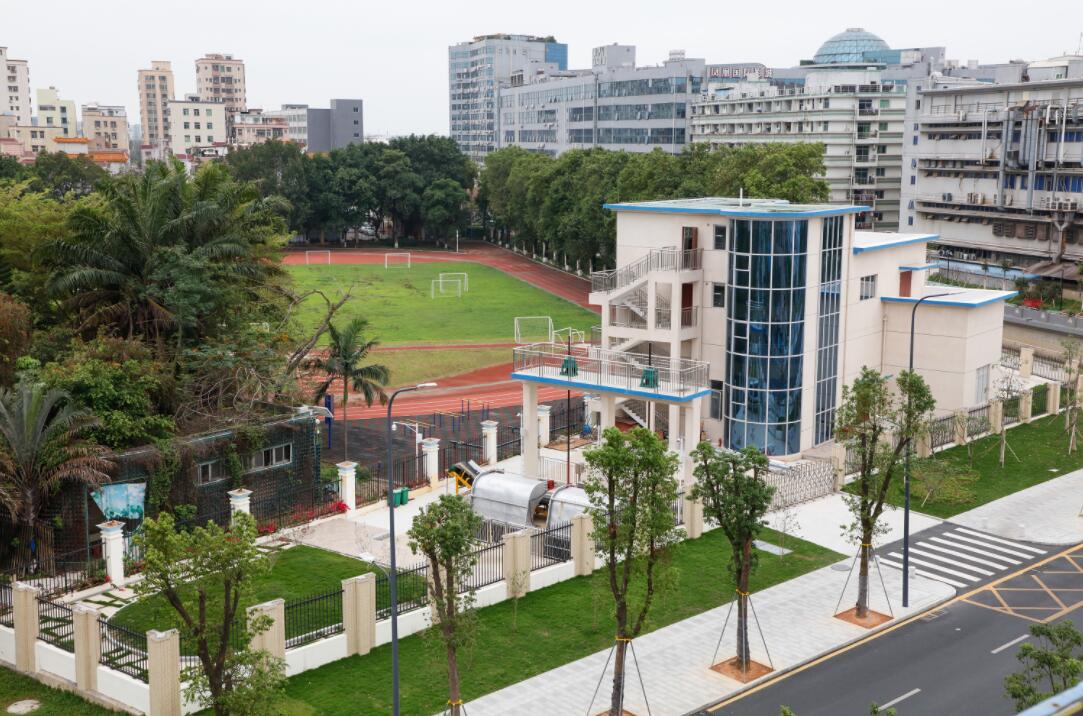 2.jpg 49701586355675.jpg