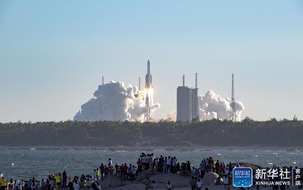 ↑5月5日,为我国载人空间站工程研制的长征五号B运载火箭在海南文昌首飞成功,正式拉开我国载人航天工程“第三步”任务的序幕。新华社记者 郭程 摄 30581588693598.jpg