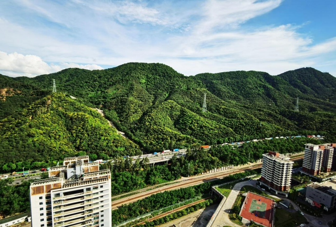 塘朗山动车所选址引争议,居民忧破坏生态,人大代表建议优化