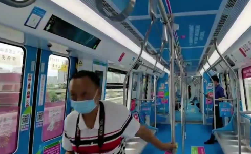 致敬特区建设者!“奋斗号”地铁专列你打卡了吗?