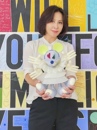 C:UserscarmenngnmAppDataLocalMicrosoftWindowsINetCacheContent.WordCarina Lau with SA Mickey_1.jpg