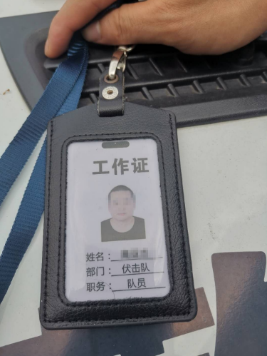 深圳一男子冒充警察执勤,被抓时称为了圆警察梦