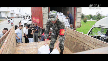 15523744d9c8604e.gif
