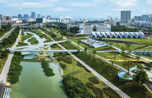 深圳24小時環境優美的光明區左岸科技公園.