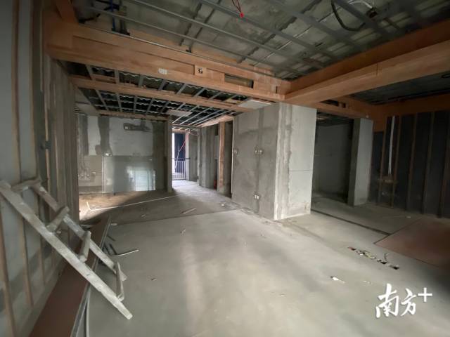 半岛城邦四期商品房现状。冯少文 摄