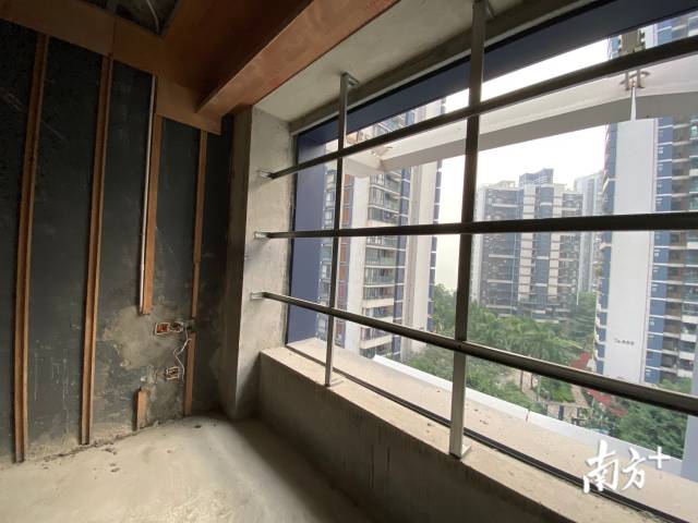 半岛城邦四期商品房现状。冯少文 摄