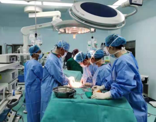 深圳60岁患者突发溃疡，全身血液几乎流光