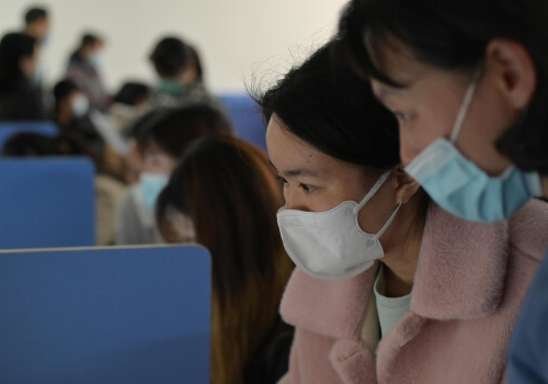 深圳50名教师“变身”流调员，把志愿服务精神传递给学生