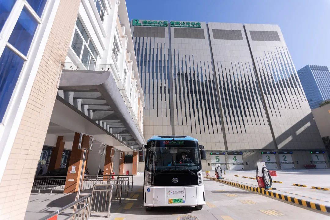 深圳首批智能化立体钢结构新能源公交车库投入试运行！