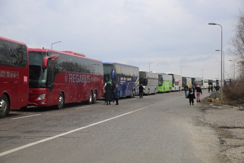 中国驻乌克兰使馆再协调10台大巴撤离450人！含留学生等