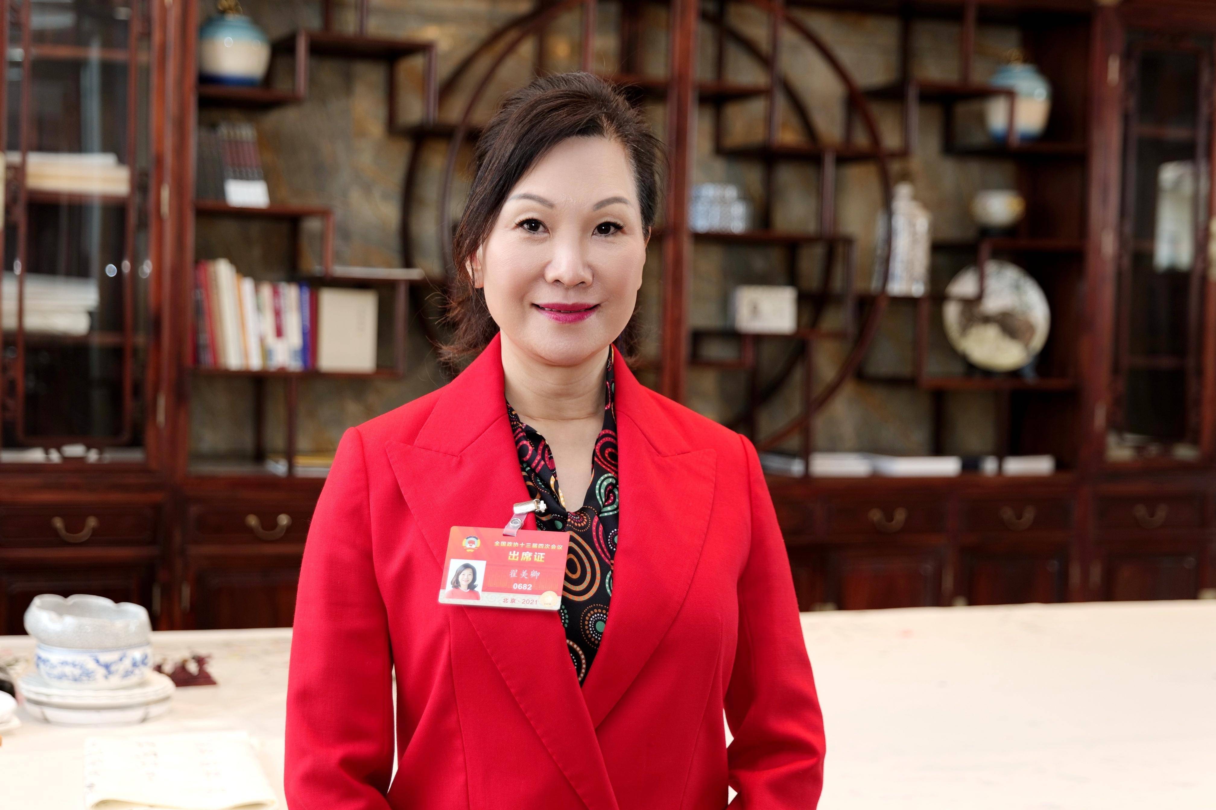 两会访谈翟美卿鼓励三孩需要让职场女性无后顾之忧