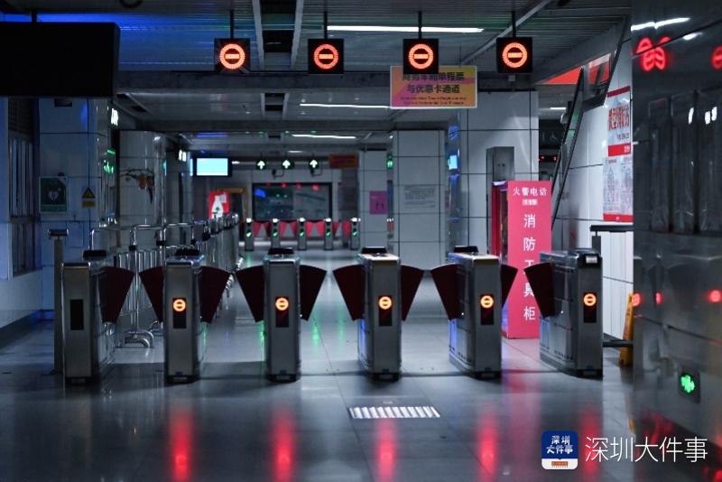 今早深圳地铁加开近20列车上线载客运行
