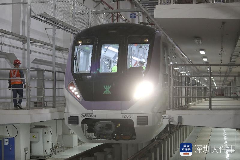深圳地铁12号线新车图片