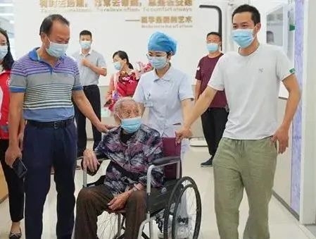 央视报道深圳109岁老人接种疫苗！老年人接种疫苗攻略看过来！