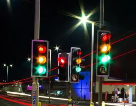 “九宫格红绿灯”上热搜，司机的焦虑值得关注