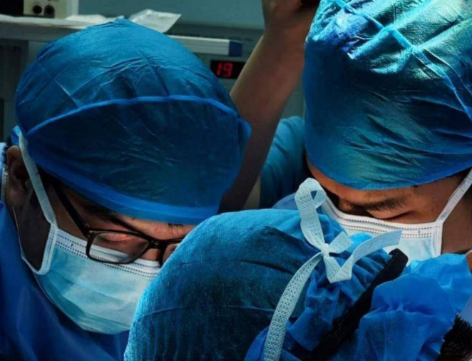 深圳产妇怀“寄生胎”，全球仅两百例，听取医学建议后做决定