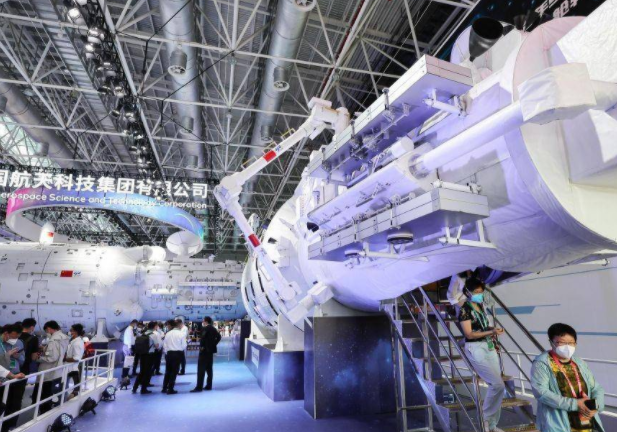 中国空间站组合体1:1展示舱首次亮相中国航展