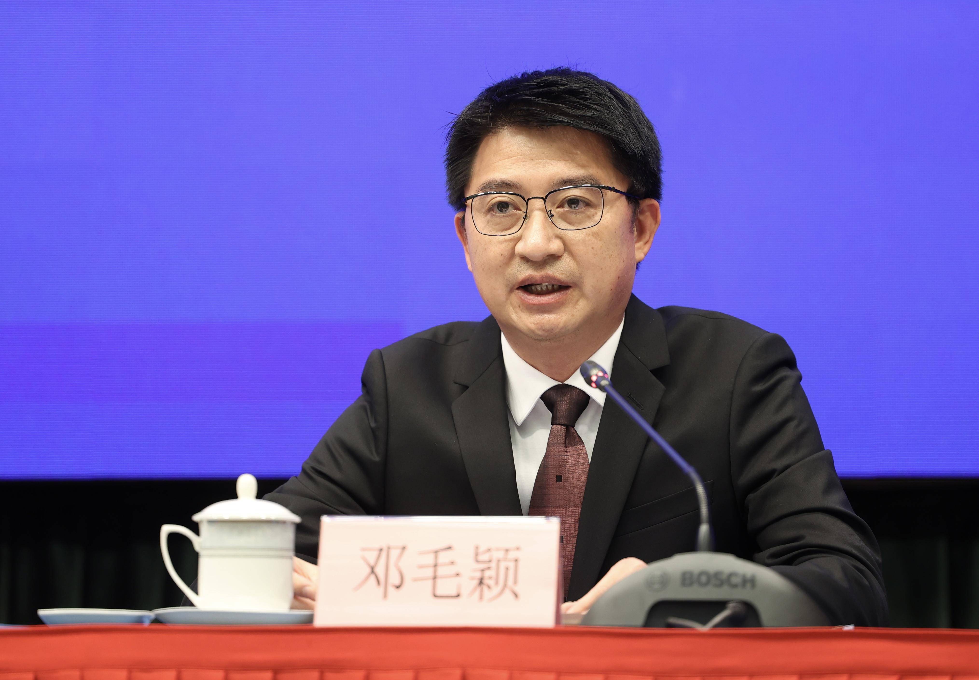 广州市政府副秘书长邓毛颖.