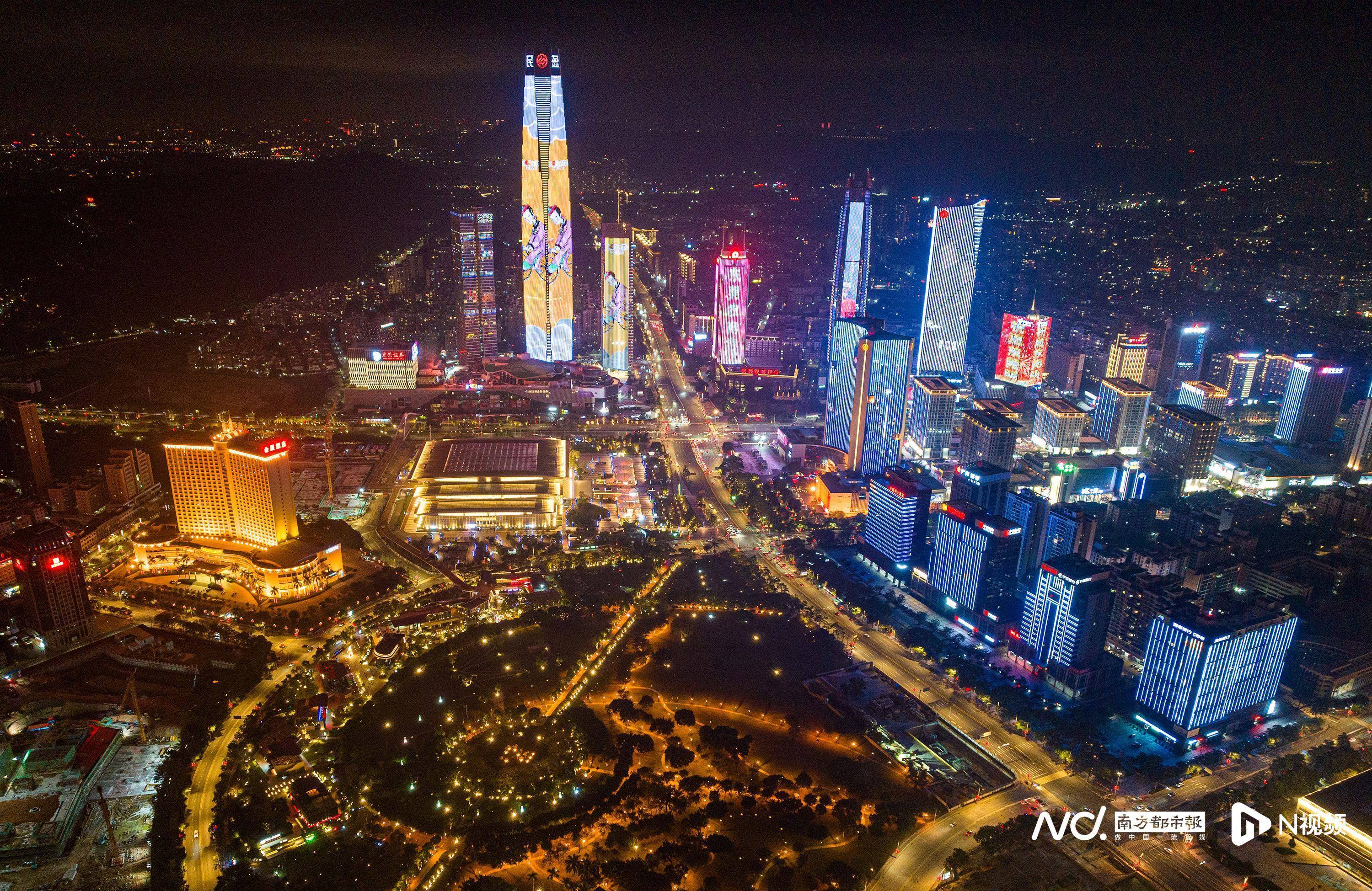 1月21日,东莞中心区除夕夜楼宇秀灯光璀璨.