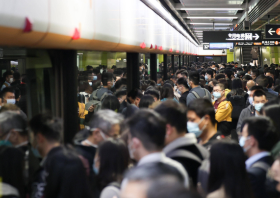 一线城市地铁客流强劲恢复，深圳屡创新高